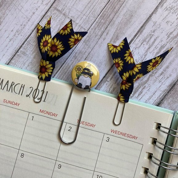 Gnome with Sunflowers Planner Clip Set Paperclips - Picture 1 of 3